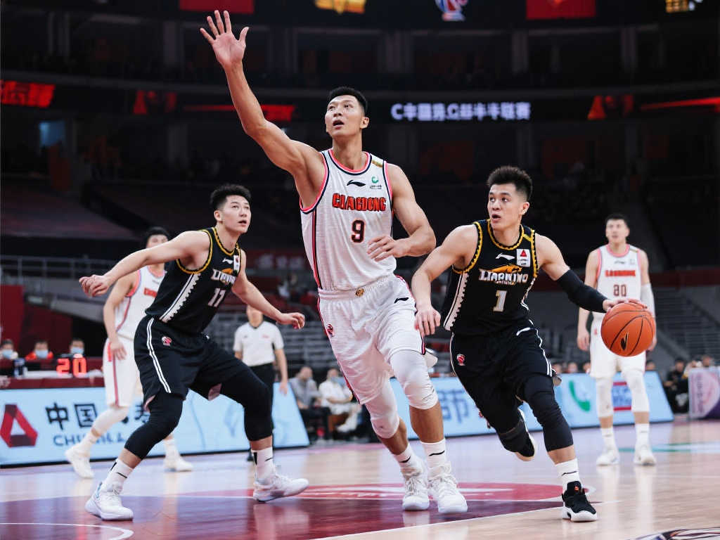 CBA半决赛打响,传统豪强正面碰撞 CBA半决赛打响,传统豪强正面碰撞